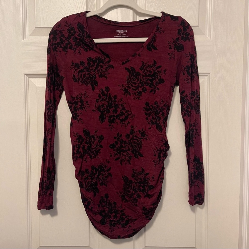 MATERNITY ALERT!🤰🏻💗💙 Motherhood Maternity XS v-neck long sleeve shirt.
